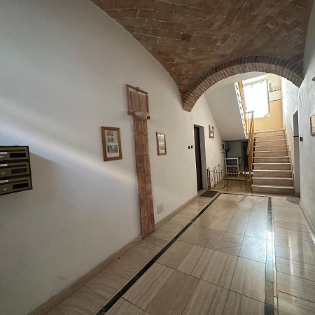 Casa Susanna - Delizioso Piano Terra, Centralissimo, Superservito, Tranquillo, Appena Fuori Ztl Parcheggio Libero Terni Exterior foto