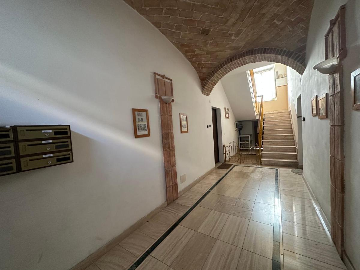 Casa Susanna - Delizioso Piano Terra, Centralissimo, Superservito, Tranquillo, Appena Fuori Ztl Parcheggio Libero Terni Exterior foto